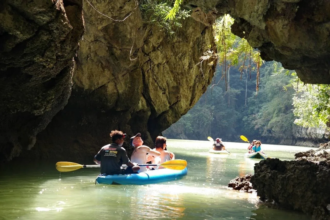 Kanu-Tour Phang-Nga-Bucht mit dem grossen Boot